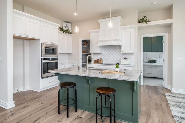 1242 W Ravendale Ln, Goddard, KS 67052