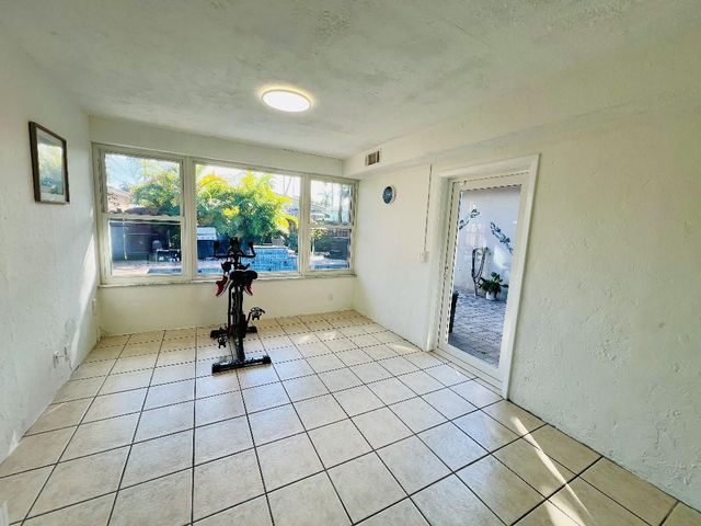 1042 Tyler Street, Hollywood, FL 33019