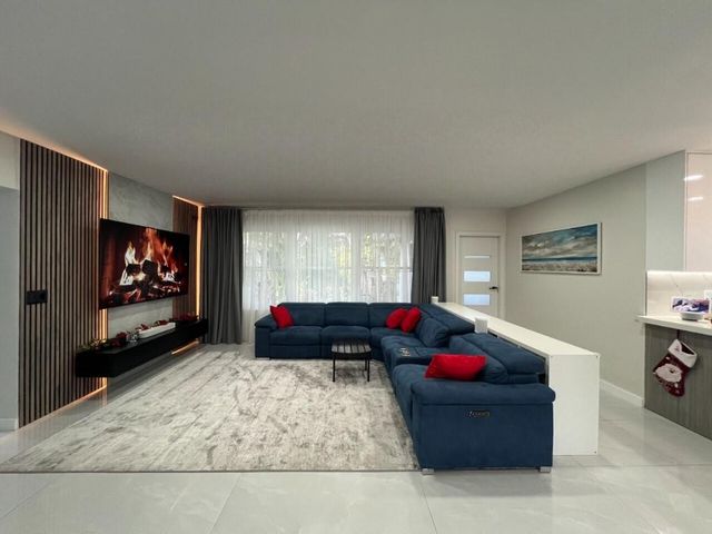 1042 Tyler Street, Hollywood, FL 33019