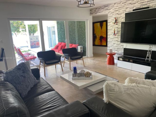 1103 Washington St, Hollywood, FL 33019