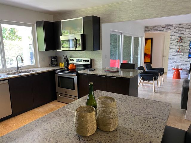 1103 Washington St, Hollywood, FL 33019