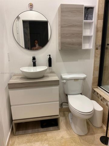 1103 Washington St, Hollywood, FL 33019