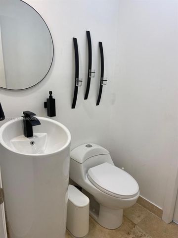 1103 Washington St, Hollywood, FL 33019