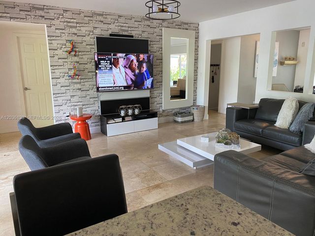 1103 Washington St, Hollywood, FL 33019