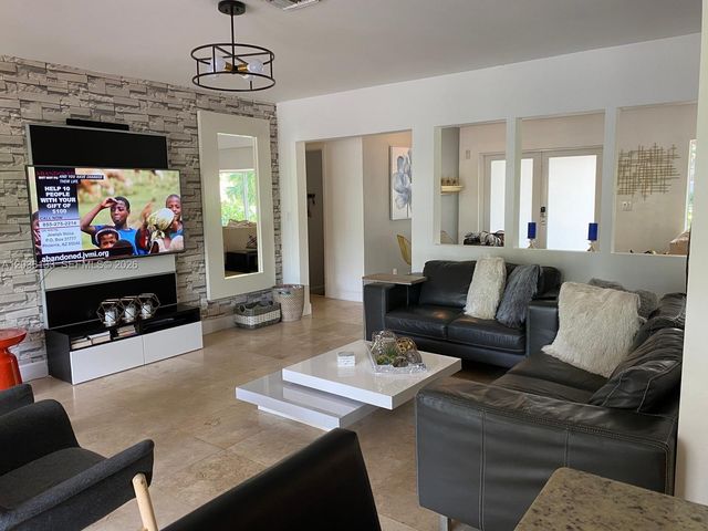 1103 Washington St, Hollywood, FL 33019