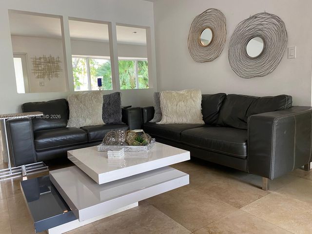 1103 Washington St, Hollywood, FL 33019