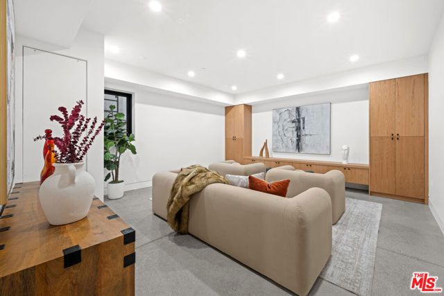 1325 Thayer Avenue, Los Angeles, CA 90024