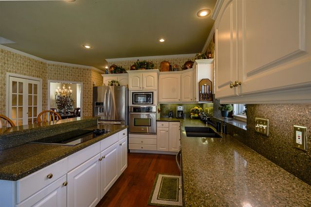 1639 N Woodridge Dr, Wichita, KS 67206