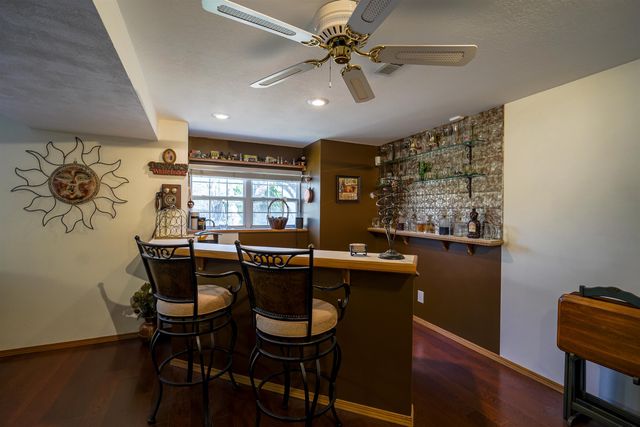 1639 N Woodridge Dr, Wichita, KS 67206