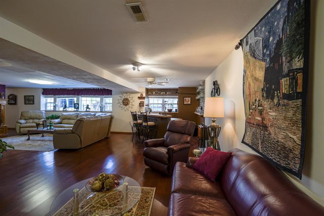 1639 N Woodridge Dr, Wichita, KS 67206