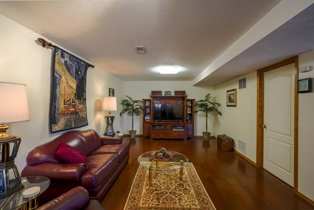 1639 N Woodridge Dr, Wichita, KS 67206