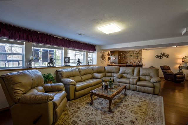 1639 N Woodridge Dr, Wichita, KS 67206