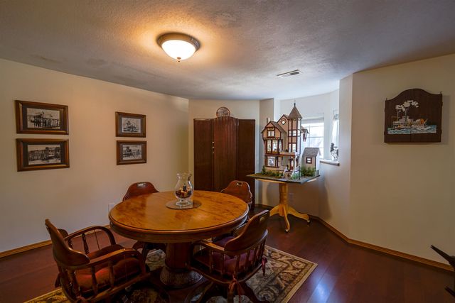 1639 N Woodridge Dr, Wichita, KS 67206