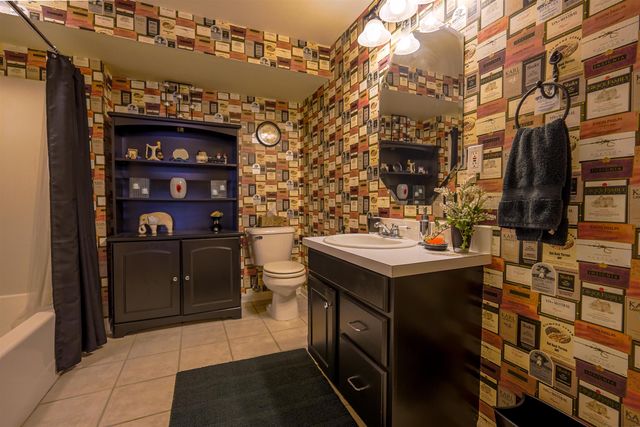 1639 N Woodridge Dr, Wichita, KS 67206