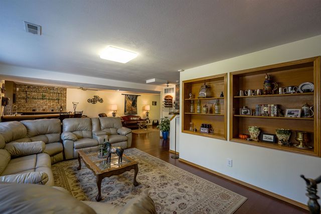 1639 N Woodridge Dr, Wichita, KS 67206