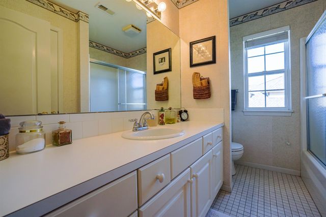 1639 N Woodridge Dr, Wichita, KS 67206