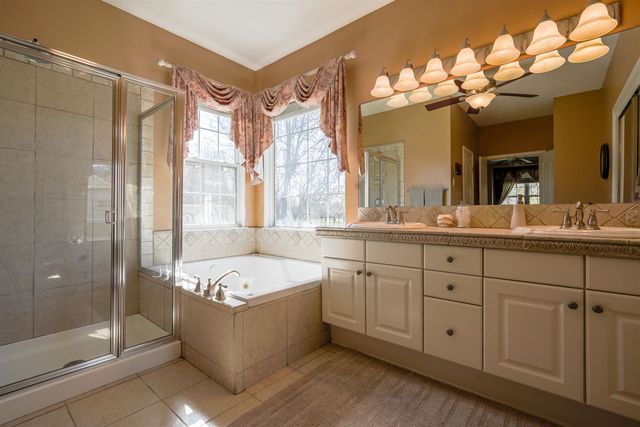 1639 N Woodridge Dr, Wichita, KS 67206