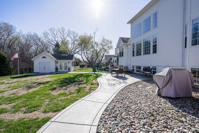 1639 N Woodridge Dr, Wichita, KS 67206