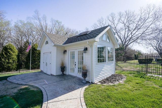 1639 N Woodridge Dr, Wichita, KS 67206