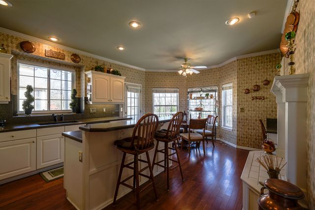 1639 N Woodridge Dr, Wichita, KS 67206