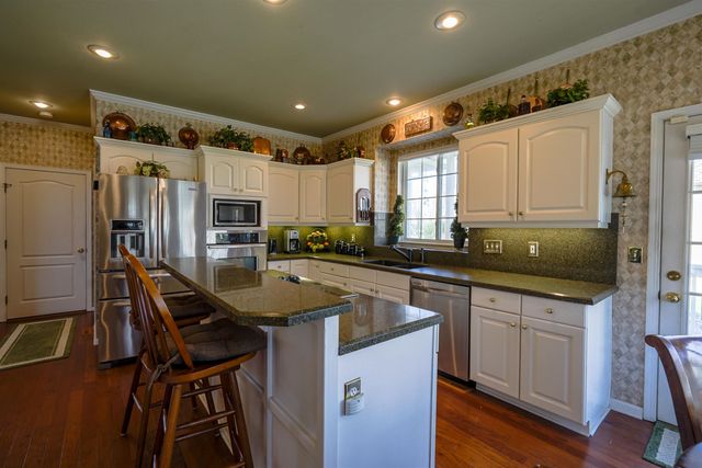 1639 N Woodridge Dr, Wichita, KS 67206