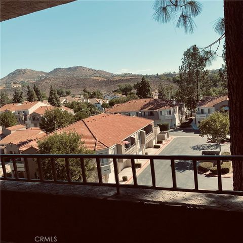 1015 La Terraza 207, Corona, CA 92879