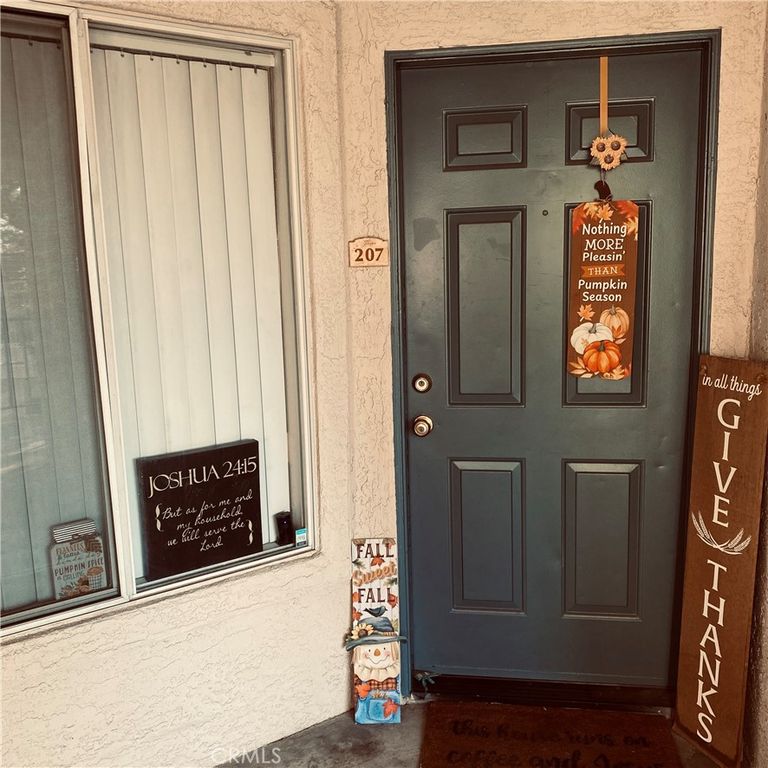 1015 La Terraza 207, Corona, CA 92879
