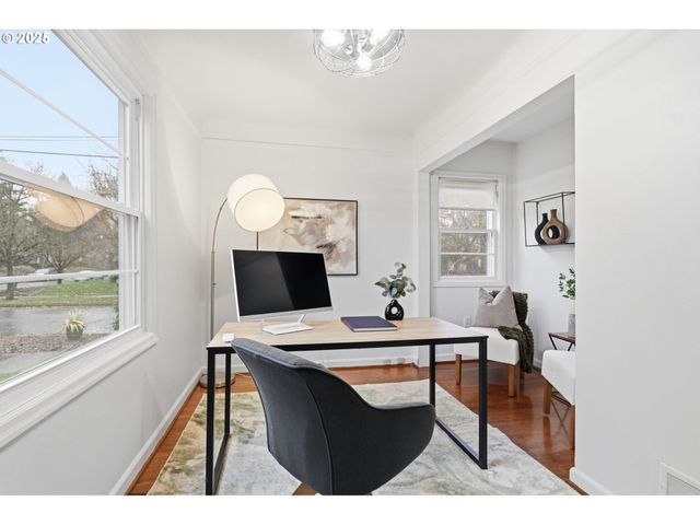 3194 Ne REGENTS Dr, Portland, OR 97212