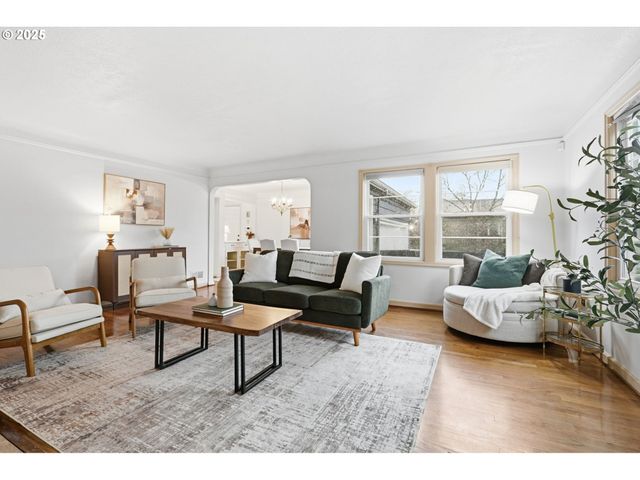 3194 Ne REGENTS Dr, Portland, OR 97212