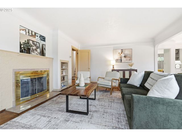 3194 Ne REGENTS Dr, Portland, OR 97212