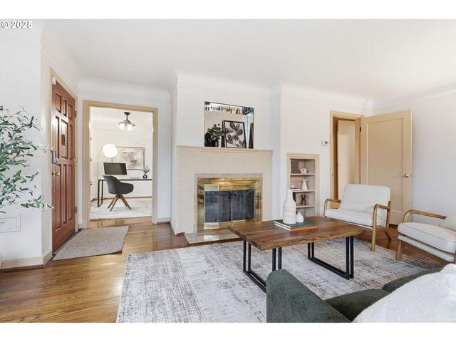 3194 Ne REGENTS Dr, Portland, OR 97212