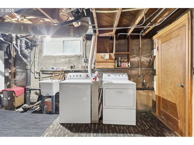 3194 Ne REGENTS Dr, Portland, OR 97212