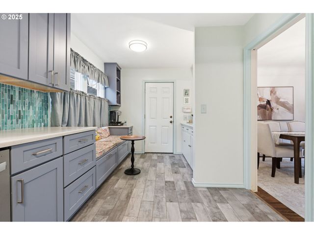 3194 Ne REGENTS Dr, Portland, OR 97212