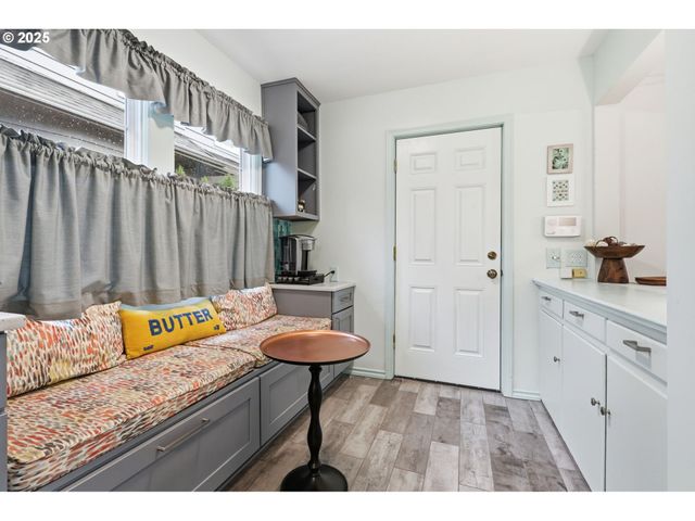 3194 Ne REGENTS Dr, Portland, OR 97212