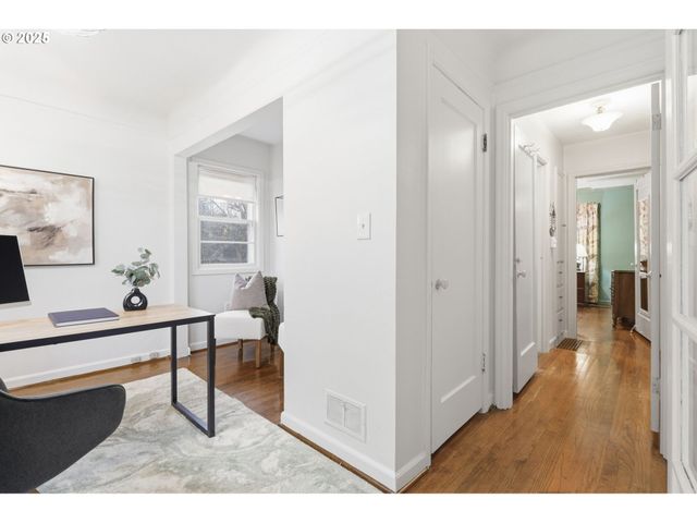 3194 Ne REGENTS Dr, Portland, OR 97212