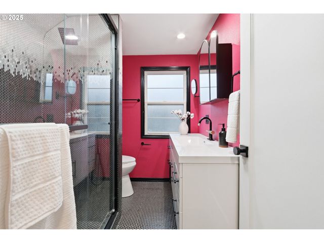 3194 Ne REGENTS Dr, Portland, OR 97212