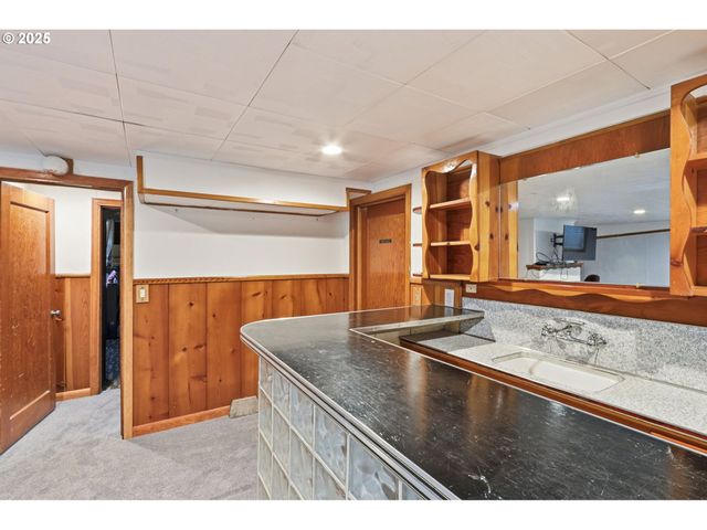 3194 Ne REGENTS Dr, Portland, OR 97212