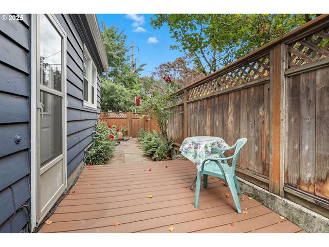 3194 Ne REGENTS Dr, Portland, OR 97212