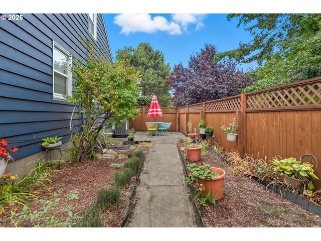 3194 Ne REGENTS Dr, Portland, OR 97212