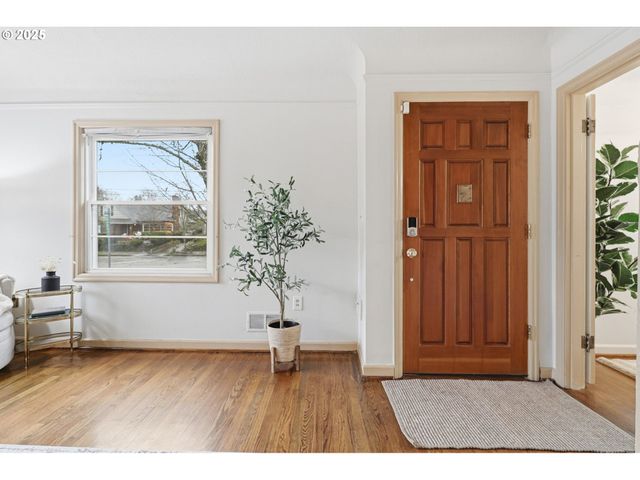 3194 Ne REGENTS Dr, Portland, OR 97212