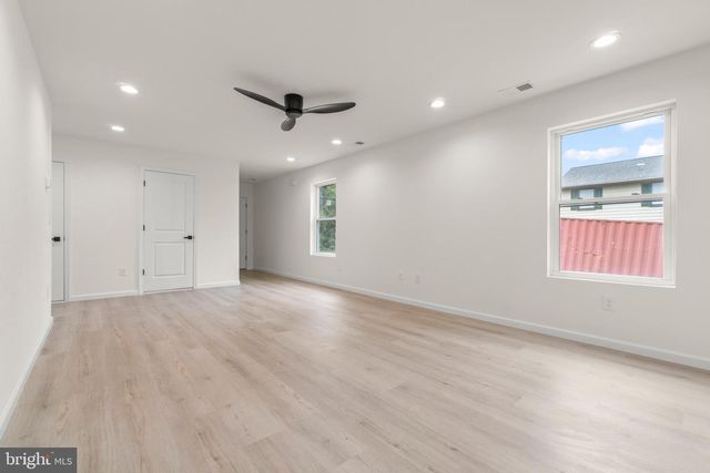 86 PEACH, Westville, NJ 08093