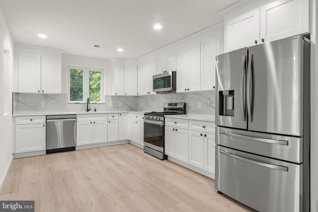 86 PEACH, Westville, NJ 08093