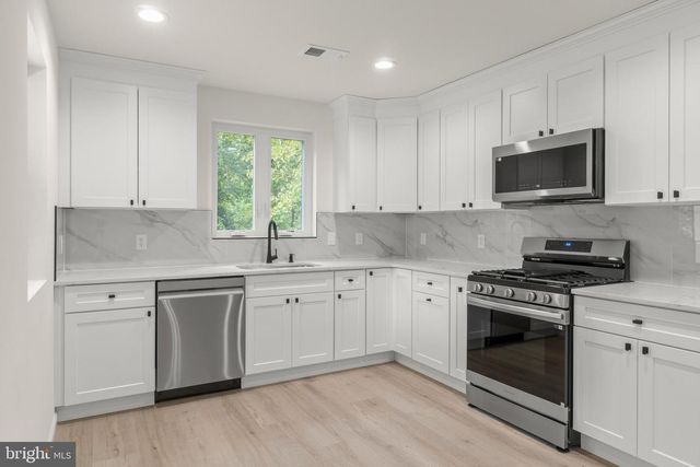 86 PEACH, Westville, NJ 08093