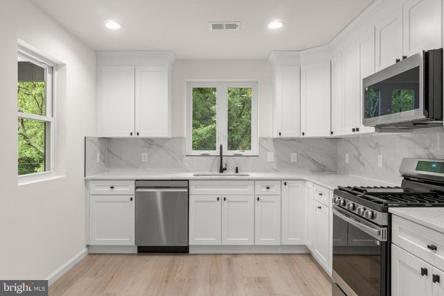 86 PEACH, Westville, NJ 08093