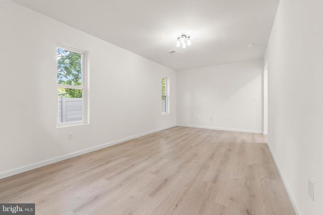 86 PEACH, Westville, NJ 08093