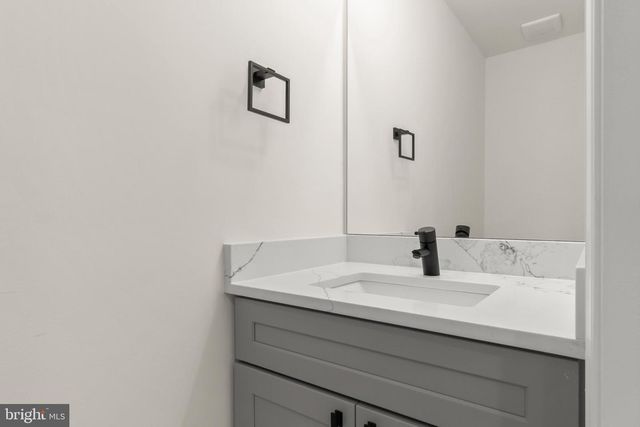 86 PEACH, Westville, NJ 08093