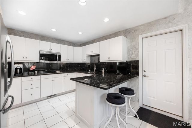 13 Tanewood Court, Belleville, IL 62223