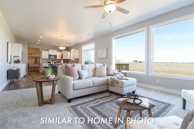 10118 NW 68th Avenue, Johnston, IA 50131