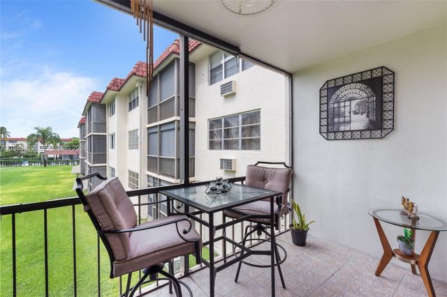 9420 S Hollybrook Lake Drive 206, Pembroke Pines, FL 33025