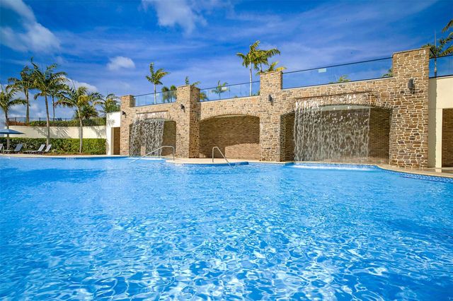 19308 Broad Shore Walk, Loxahatchee, FL 33470